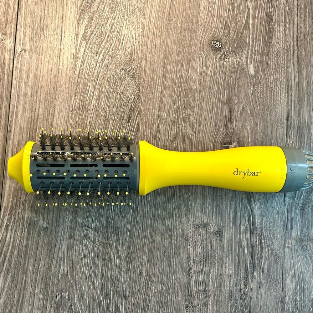 💕Drybar Single Shot Round Bright Yellow Hair Styling Brush💕